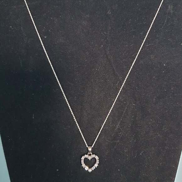 Pretty 925 Sterling Round Baguette White Quartz Crystal Heart Shape Love Pendant - Picture 3 of 12